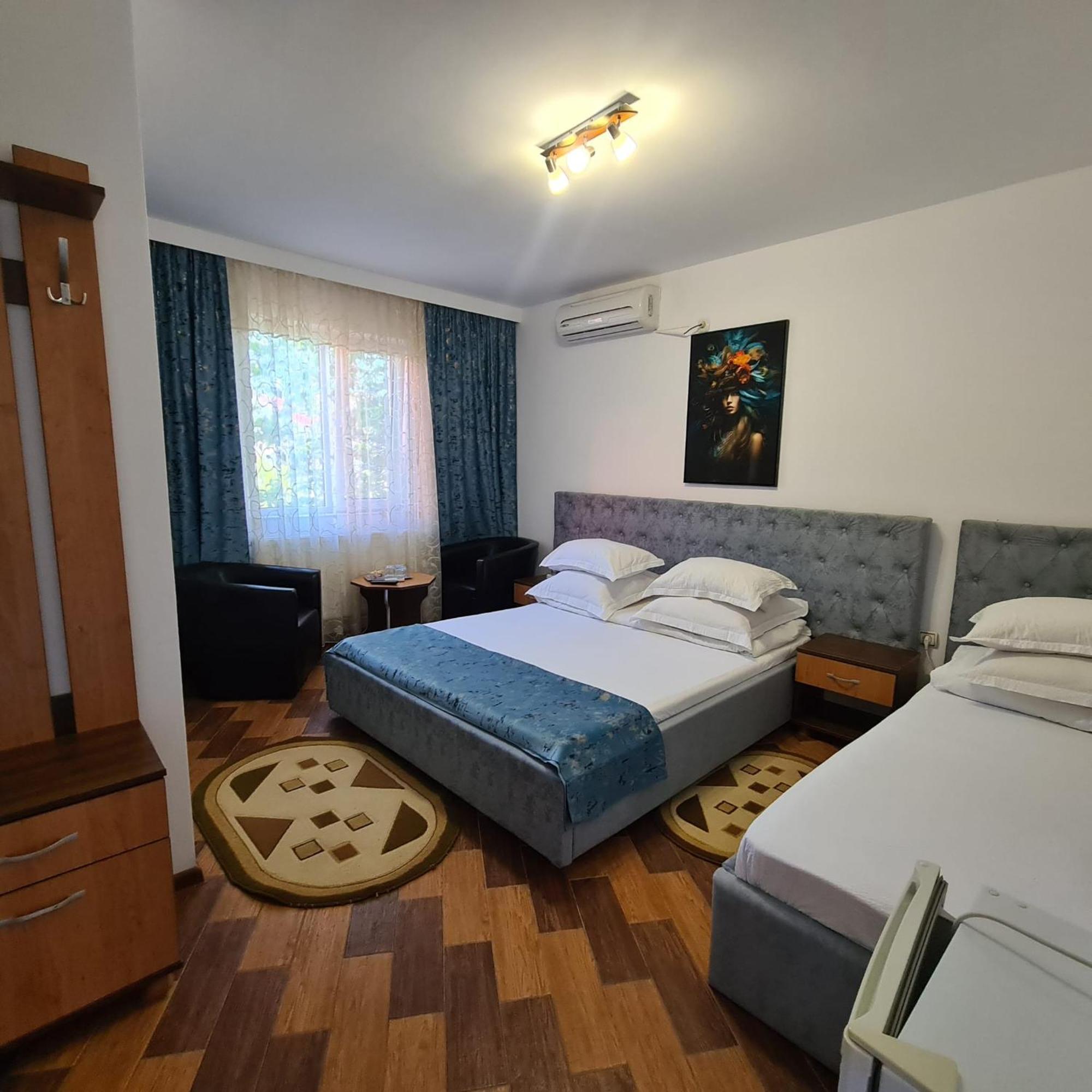 Casa Bianca Hotel Două Mai Exterior foto